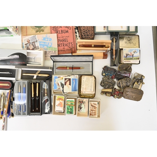 14 - Small collectables: to include modern pocket watches; variously cased pens; diecast model vehicles; ... 