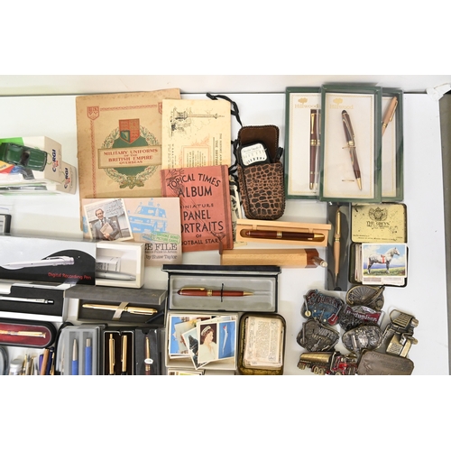 14 - Small collectables: to include modern pocket watches; variously cased pens; diecast model vehicles; ... 