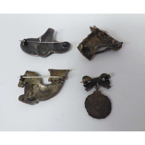 25 - A mixed lot: to include a silver vesta case&nbsp; marks indistinct