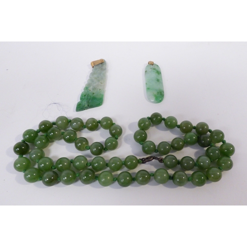 35 - Jewellery: to include a jade coloured bead necklace