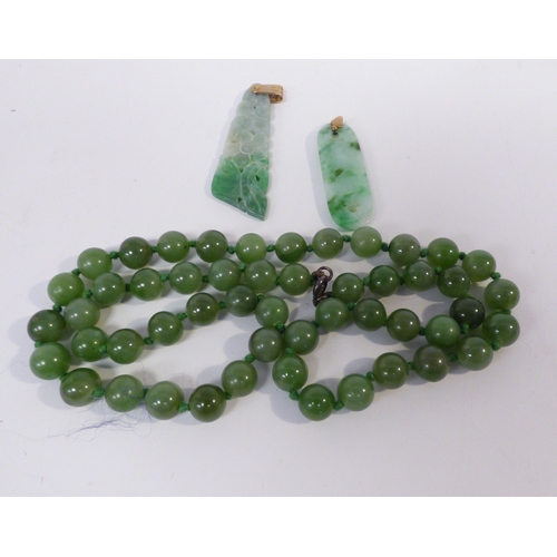35 - Jewellery: to include a jade coloured bead necklace