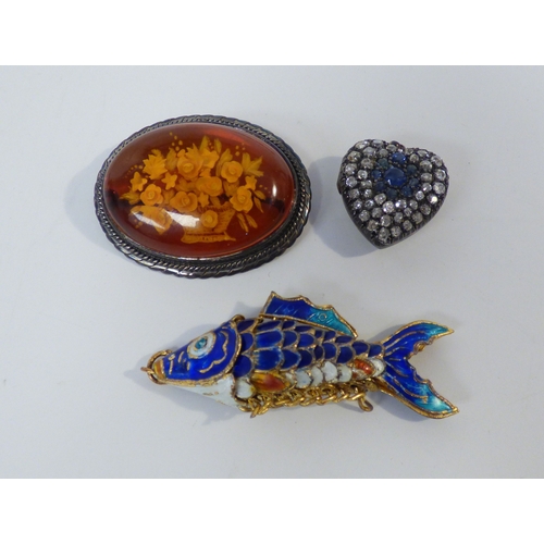 35 - Jewellery: to include a jade coloured bead necklace