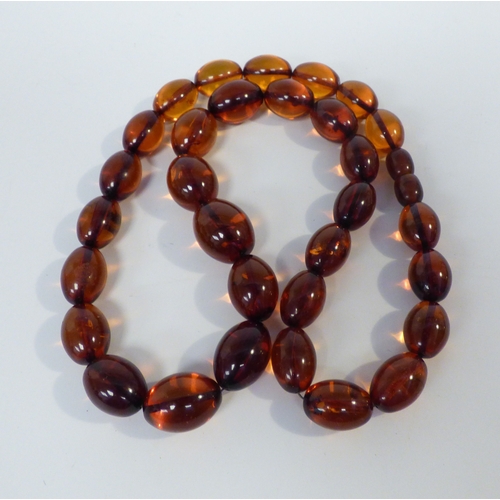 35 - Jewellery: to include a jade coloured bead necklace