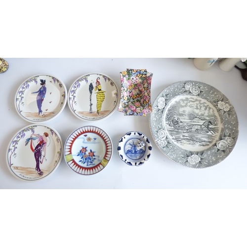 42 - Decorative items: to include a trio of Torino pottery decanters; and a bronzed finished mouse  4