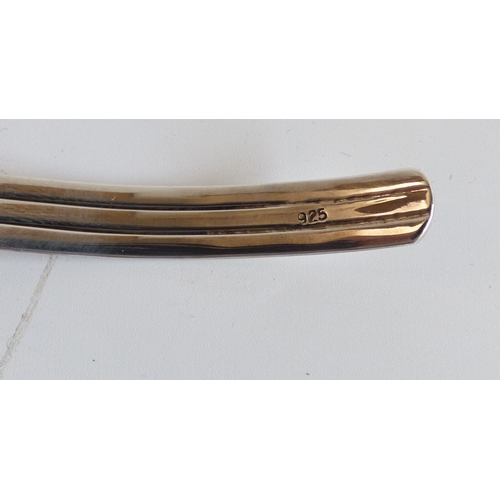 44 - Catherine Best (Jewellery designer and Silversmith, Guernsey), a designer 925 silver grade three str... 