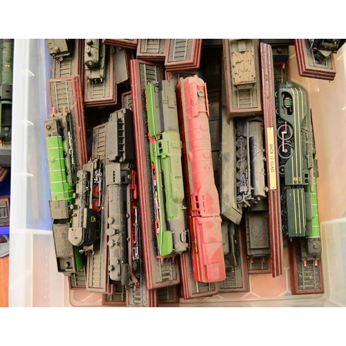 Static moulded plastic model railway locomotives/trains