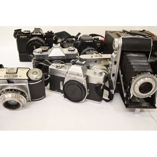 Camera equipment: to include a Minolta Dynax 800