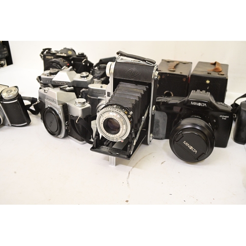 Camera equipment: to include a Minolta Dynax 800