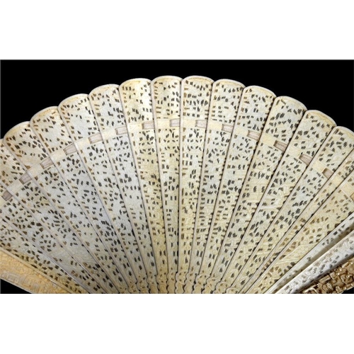 131 - A late 18th - early 19th century Chinese Canton export ivory brise fan with guardsticks carved in re... 