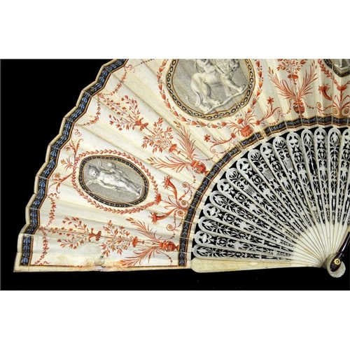 142 - λ An early 19th century grand tour type fan, probably Italian, with finely carved and pierced ivory ... 