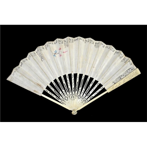 147 - An 18th century decoupé Chinoiserie fan, with carved and pierced guards and sticks, the upper guards... 