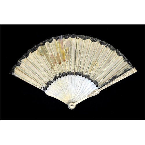 150 - λ An early 18th century ivory fan, with carved ivory guards and sticks, the guards with a most unusu... 