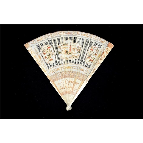 161 - An early 18th century Kangxi famille rose style Chinese bone brisé fan, hand painted and gilt in the... 