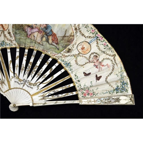 173 - λ A 19th century fan with a hand painted  leaf mounted à l'anglaise fashion depicting lovers in a co... 