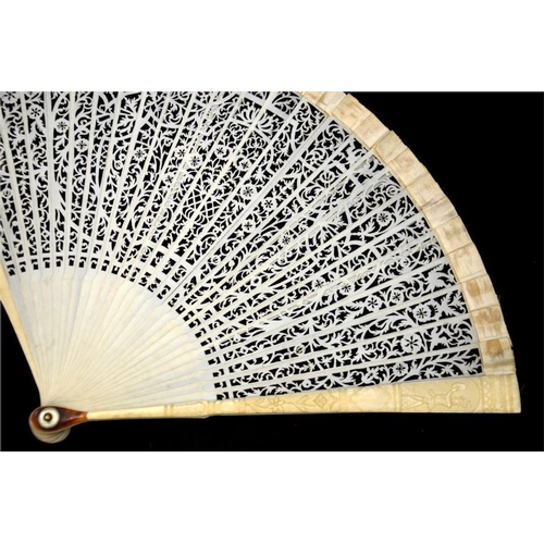 177 - λ An unusual early 18th century possibly Dutch ivory brisé fan, with carved guards and pierced stick... 