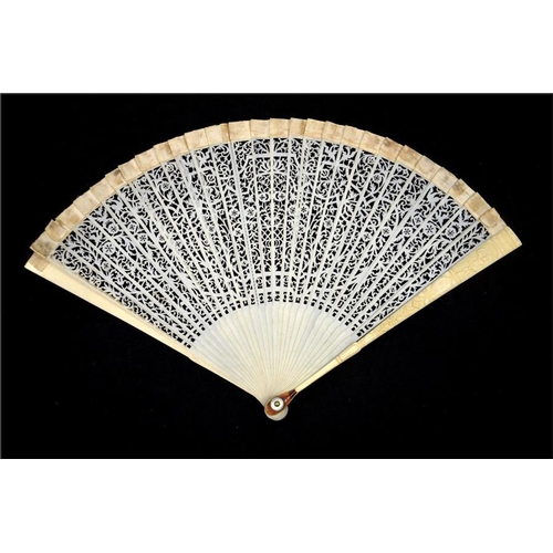 177 - λ An unusual early 18th century possibly Dutch ivory brisé fan, with carved guards and pierced stick... 