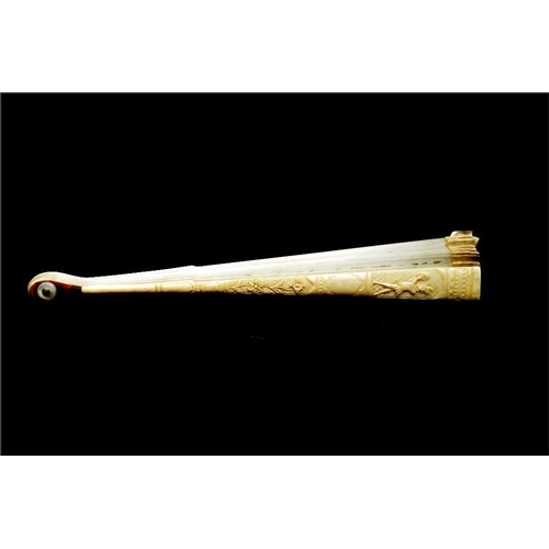 177 - λ An unusual early 18th century possibly Dutch ivory brisé fan, with carved guards and pierced stick... 