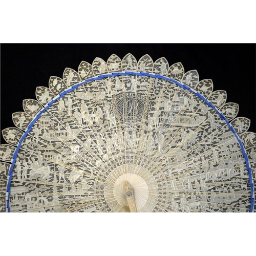 181 - λ A fine large carved Chinese Canton ivory cockade export fan, early 19th century, carved and pierce... 