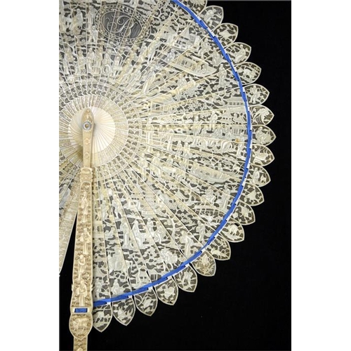 181 - λ A fine large carved Chinese Canton ivory cockade export fan, early 19th century, carved and pierce... 