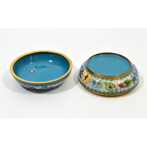 85 - An Oriental cloisonne enamelled box, decorated with chrysanthemums, 8cm diameter