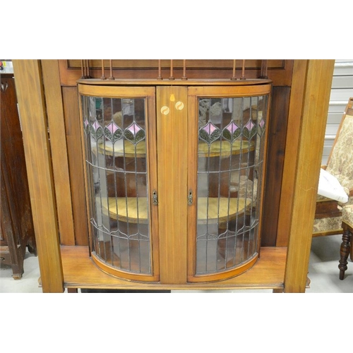 201 - A Glasgow School mahogany display cabinet, in the style of Wylie and Lockhead, inlayed and with stai... 