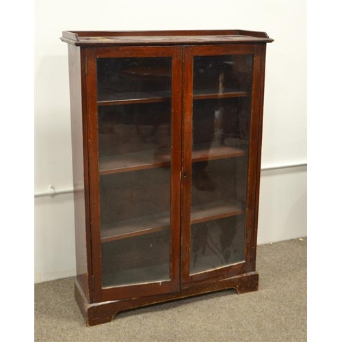 240 - An Edwardian glazed bookcase, floor standing, single bay with three adjustable shelves, 88cm wide, 1... 