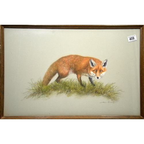 409 - Doris Williams, study of a fox, pastel, signed, glazed and framed, 40cm x 61cm