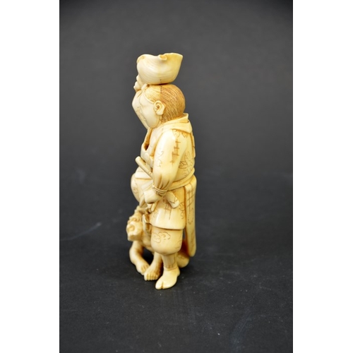 33 - λ A 19th century Japanese carved ivory okimono, Meiji, modelled as a Samurai holding a conch shell, ... 