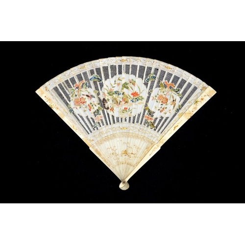 45 - λ A rare early 18th century Kangxi famille rose style Chinese ivory brisé fan, hand painted and gilt... 