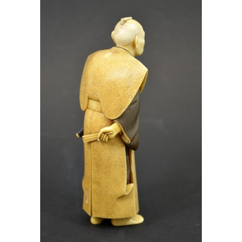 47 - λ A 19th century Japanese ivory okimono of an old Samurai warrior, Meiji, painted and carved with sh... 