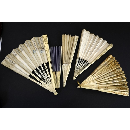 73 - A group of five assorted 18th and 19th century ladies fans, length of longest 29cm (5)