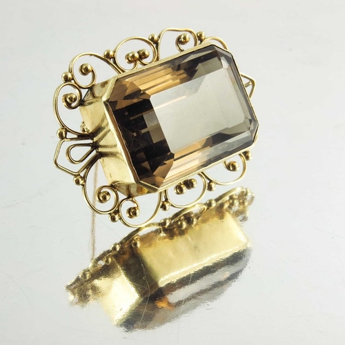 138 - A 14ct yellow gold smoky quartz brooch/pendant, circa 20th century, the emerald cut stone mounted in... 