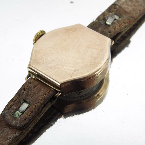 175 - A 9 carat gold ladies wristwatch, Daphne, subsidiary seconds dial, on leather strap, 2.4cm