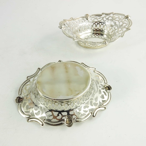 31 - A pair of George V silver bon bon dishes in case, Levi and Salaman, Birmingham 1915, reticulated wit... 