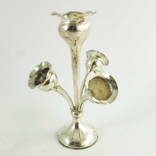 41 - A George V silver epergne, Joseph Gloster Ltd., Birmingham 1913, three removable branches and a cent... 