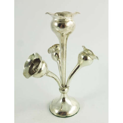 41 - A George V silver epergne, Joseph Gloster Ltd., Birmingham 1913, three removable branches and a cent... 