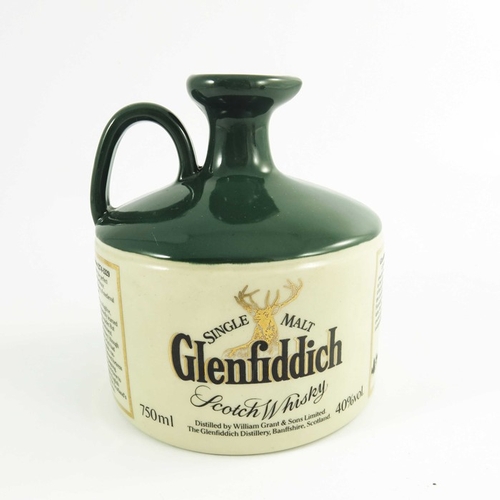 370 - Glenfiddich single malt Scotch whisky, Robert the Bruce, ceramic flagon, 75cl