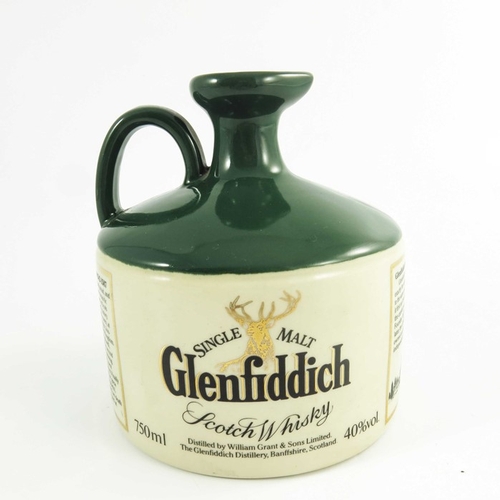 377 - Glenfiddich single malt Scotch whisky, Mary Queen of Scots, ceramic flagon, 75cl