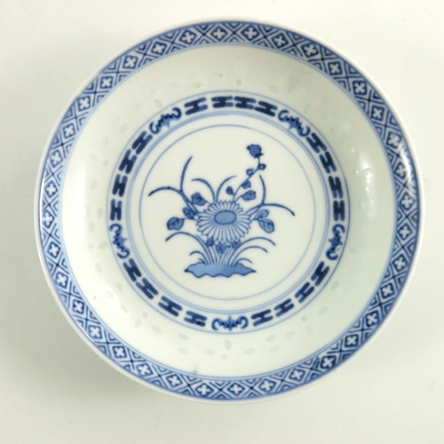 420 - Chinese blue and white ceramics including Kangxi style moonfllask vase, charger and dishes, various ... 