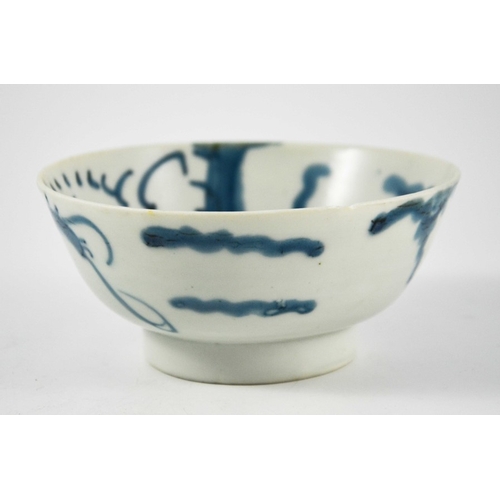 426 - An Oriental blue and white dragon bowl, painted to the interior and exterior with clouds and creatur... 