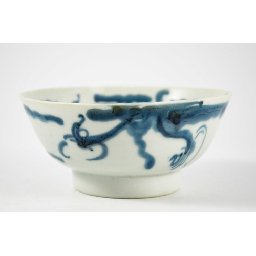 426 - An Oriental blue and white dragon bowl, painted to the interior and exterior with clouds and creatur... 