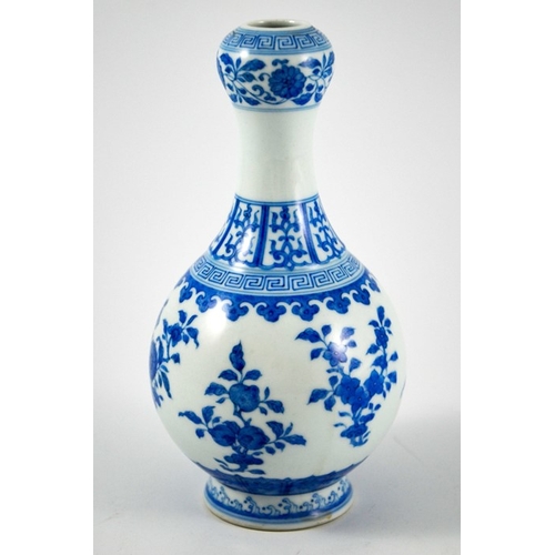 436 - A Chinese blue and white garlic head bottle vase, Qianlong mark, double gourd form, painted in the T... 