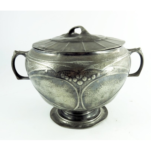 599 - Hugo Levin for Kayserzinn (attributed), a Jugendstil pewter tureen, footed ovoid form with stylised ... 