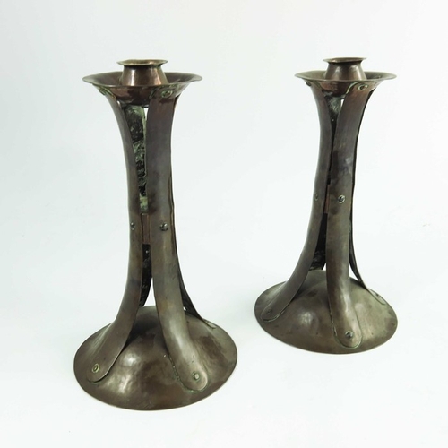 627 - A pair of Arts and Crafts copper candlesticks, in the style of Birmingham Guild of Handicraft, domed... 