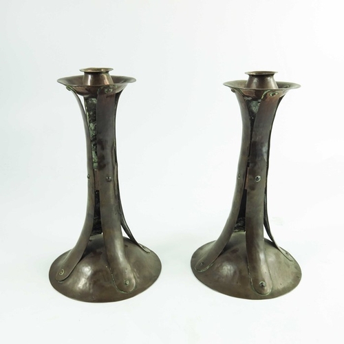 627 - A pair of Arts and Crafts copper candlesticks, in the style of Birmingham Guild of Handicraft, domed... 