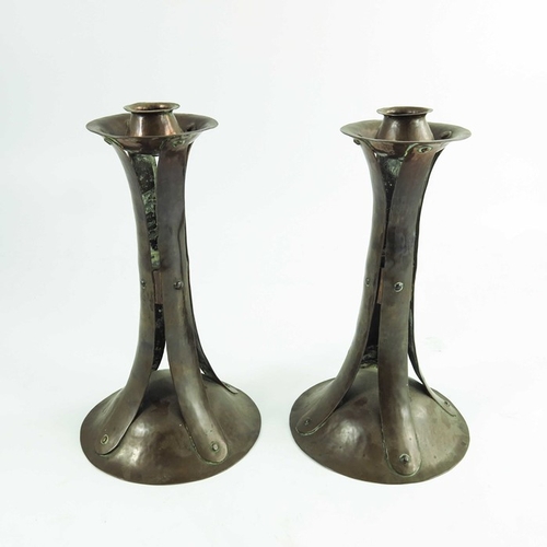 627 - A pair of Arts and Crafts copper candlesticks, in the style of Birmingham Guild of Handicraft, domed... 