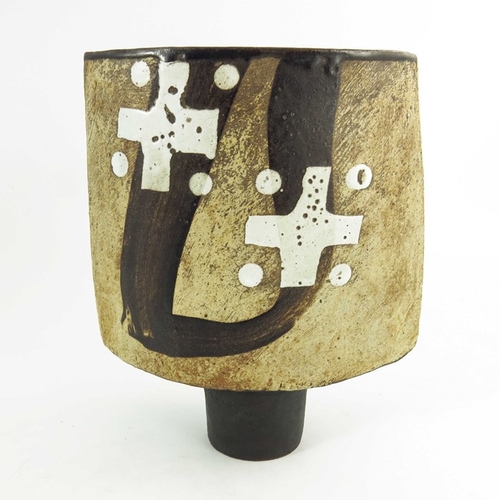 1431 - John Maltby, a studio pottery spade vase, slip decorated with crosses and dots, signed, 24.5cm high