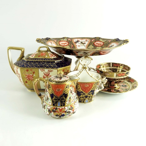 1518 - A group of English Imari pattern china, circa 1900, including Crown derby and Davernport teaware (5)