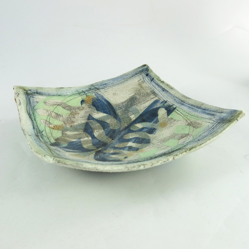 1420 - Elizabeth Howe, a studio pottery dish, square section, incised with leaf design, signed, 20cm square