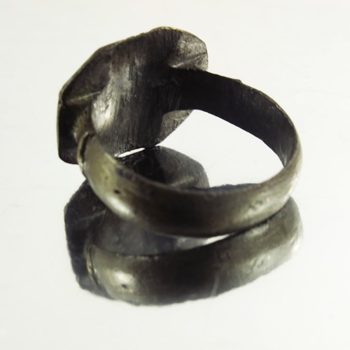 155 - A Roman Ring, the hexagonal metal mount inset with natural agate stone, 8.6 g